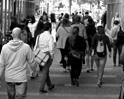 gente per strada